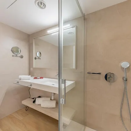Apartmanhotel Leman Y 4*